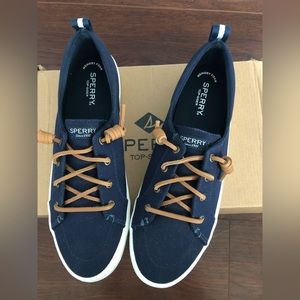 Brand new in box - Sperry crest vibe